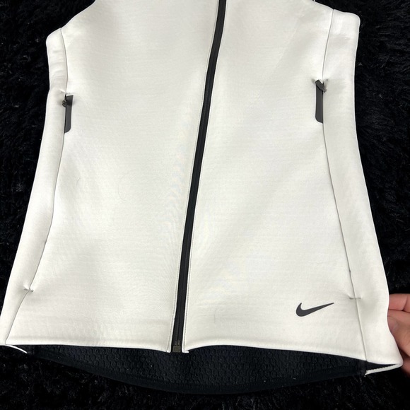 womens small white nike therma fit vest - Picture 3 of 4
